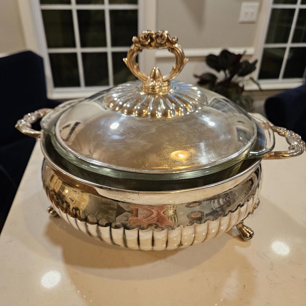 Vintage Leonard Silver plated 2Qt. Footed Casserole with lid